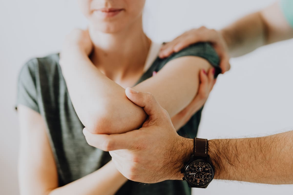 Crujidos en las articulaciones: cuándo son normales y cuándo consultar a un especialista