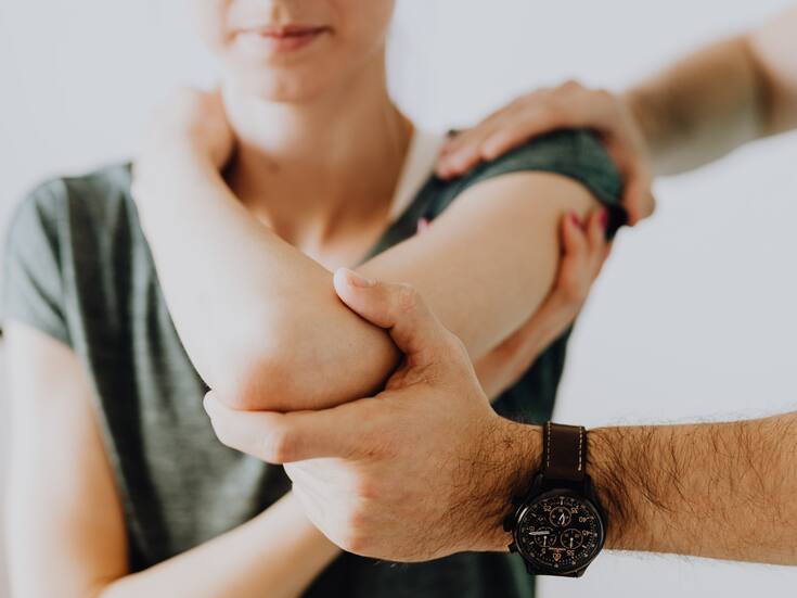 Crujidos en las articulaciones: cuándo son normales y cuándo consultar a un especialista