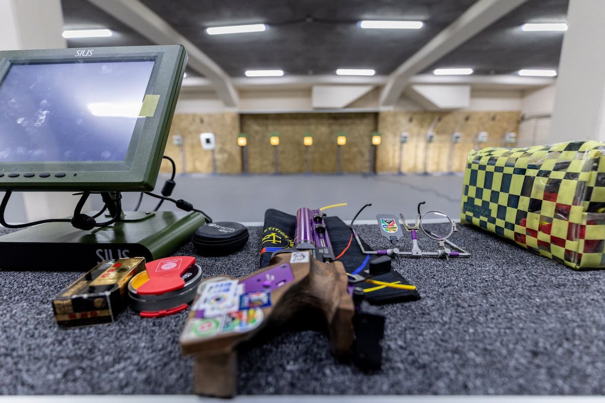 El equipamiento incluye cinco sistemas de última generación para tiro deportivo, nueva iluminación y piso para gimnasia, así como espacios de preparación física para paralanzamiento.