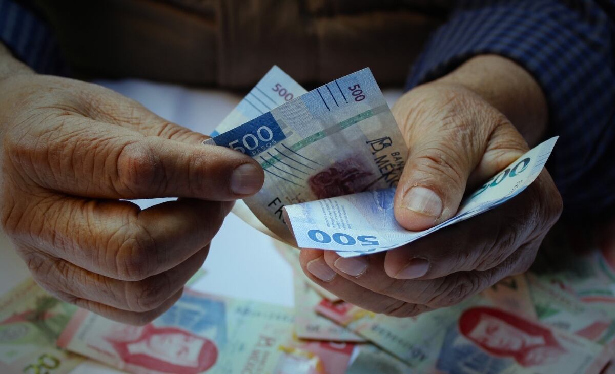 Aunque CoDi y DiMo han impulsado transferencias electrónicas, el uso de efectivo en México sigue creciendo, influido por la economía informal, los fraudes financieros y actividades ilícitas, según datos oficiales del Banco de México y análisis de especialistas. Foto: Especial