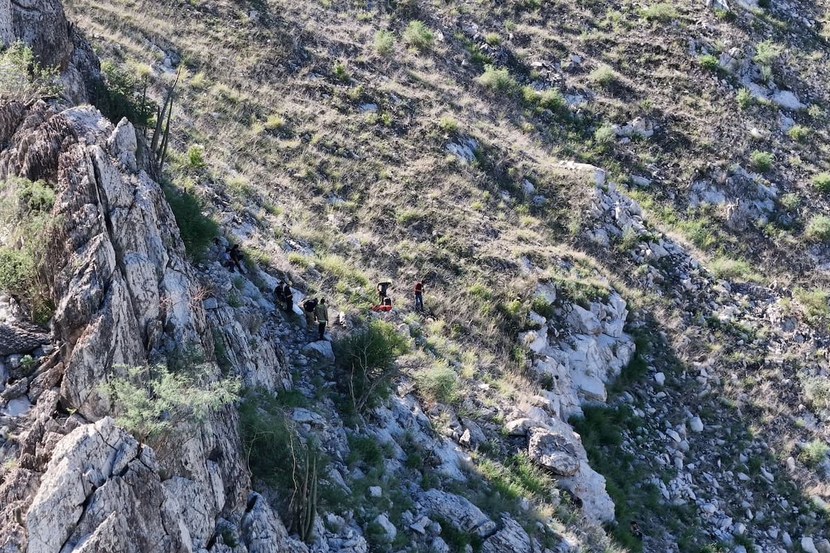 Autoridades trabajan en el reconocimiento de la persona localizada sin vida en el Cerro de La Cementera