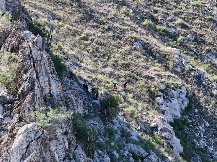 Autoridades trabajan en el reconocimiento de la persona localizada sin vida en el Cerro de La Cementera