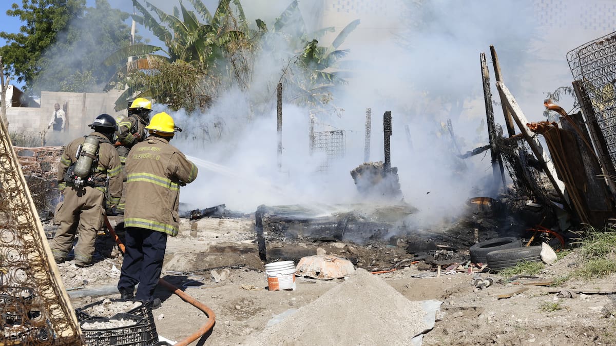 Siete incendios en Hermosillo alertan por cortocircuitos y fallas eléctricas durante la temporada de calor mientras bomberos recomiendan qué revisar en casa para evitar accidentes