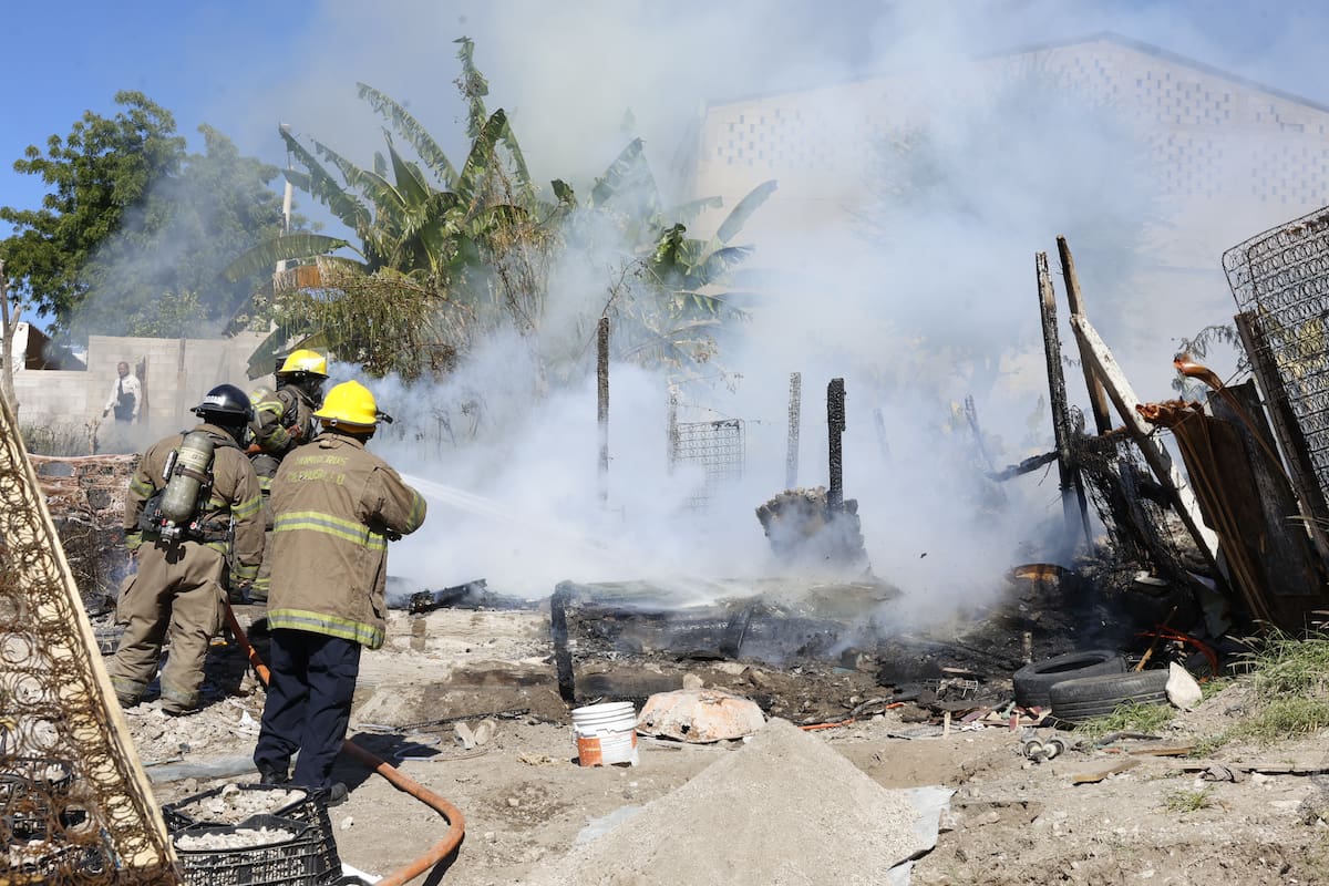 Siete incendios en Hermosillo alertan por cortocircuitos y fallas eléctricas durante la temporada de calor mientras bomberos recomiendan qué revisar en casa para evitar accidentes