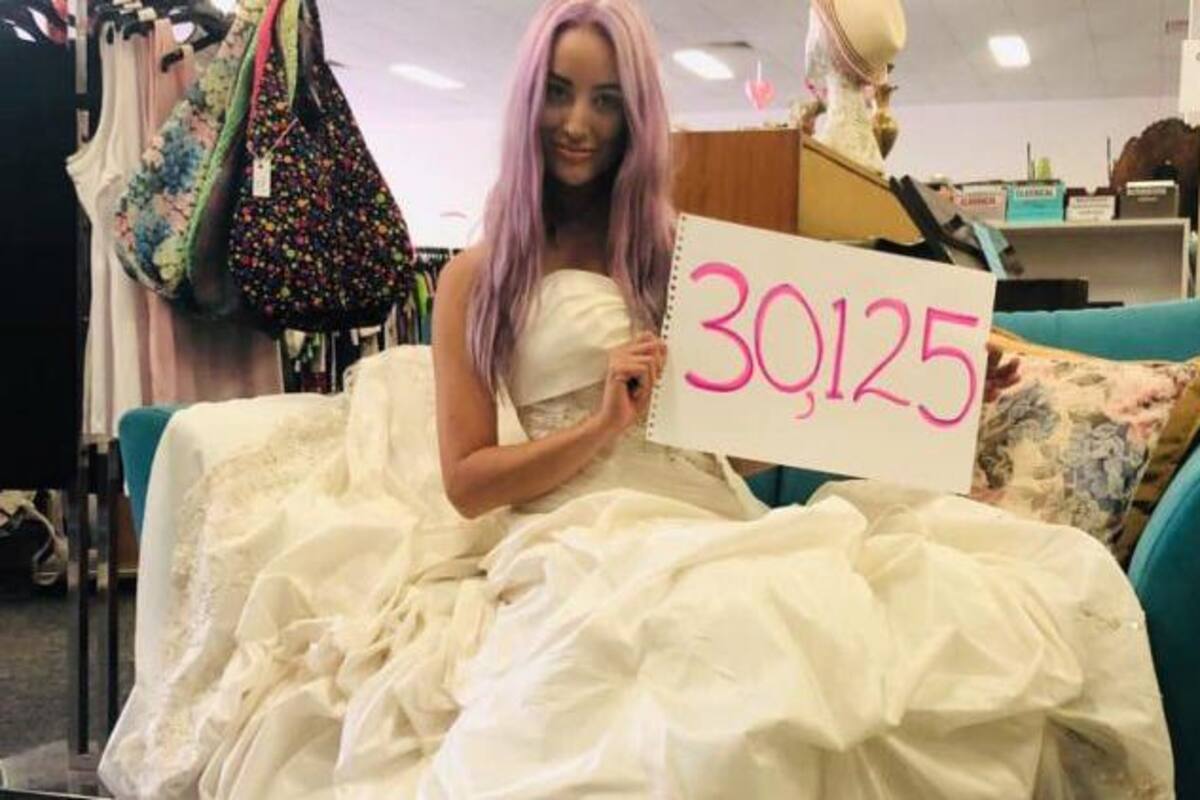 Una pareja decide pagar su gran boda reciclando latas