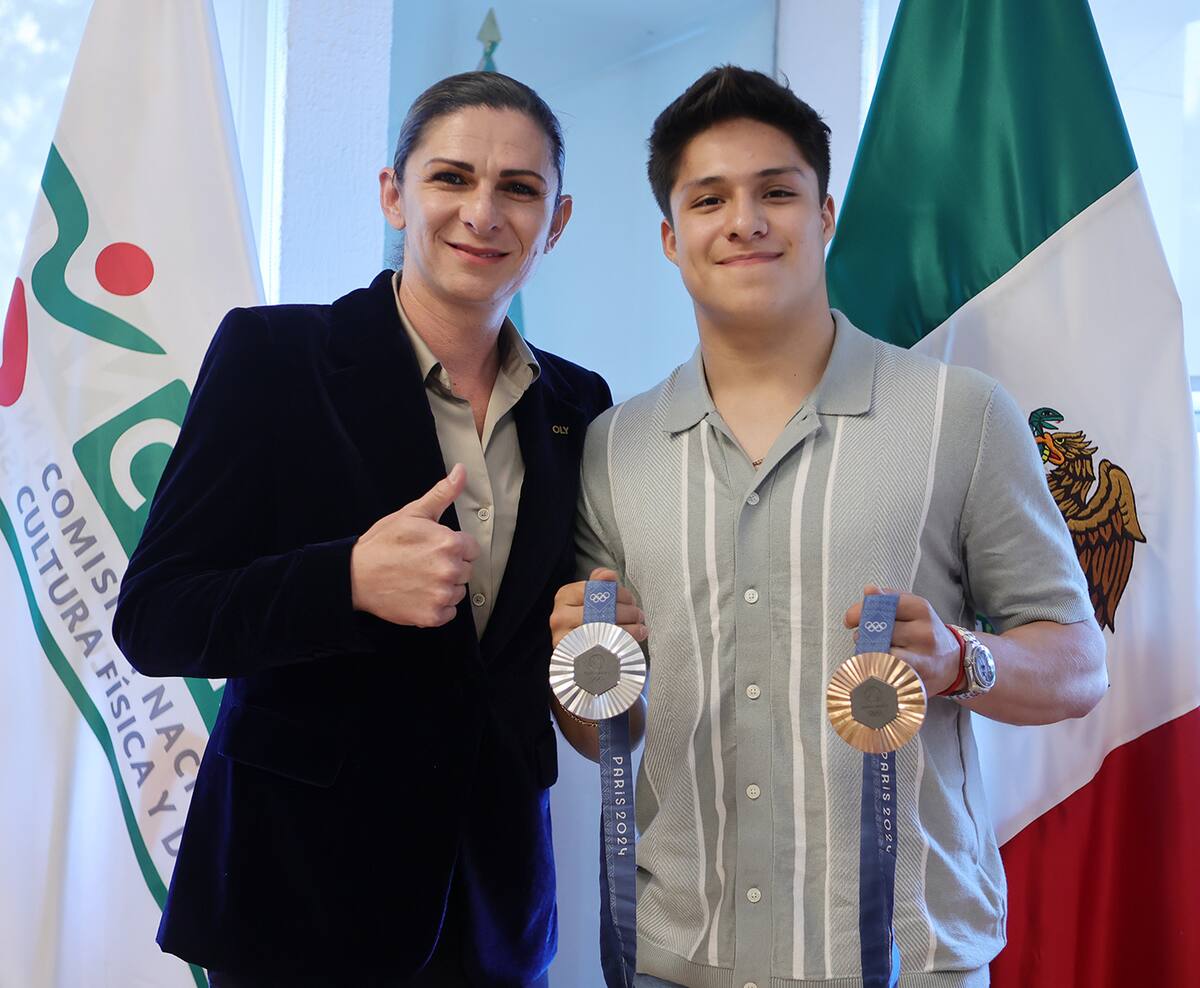 Osmar Olvera visitó a la directora de la Conade, Ana Gabriela Guevara. / Foto: Conade.