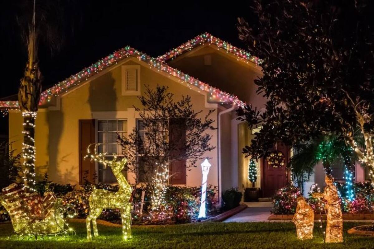 Hombre muere al caer de techo cuando colgaba luces navideñas