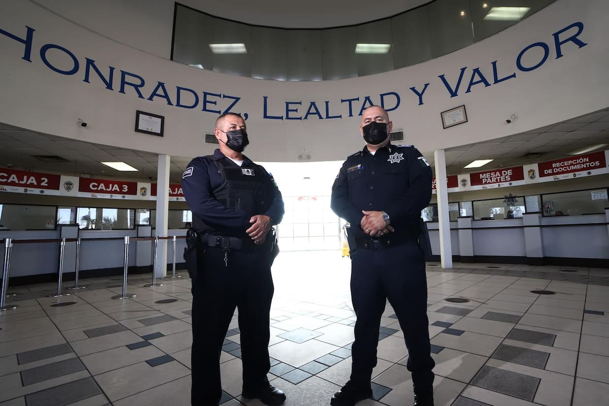 “Ella sabía que la estábamos ayudando”: Policías que hallaron a niña en el desierto