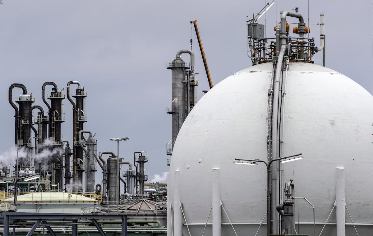 Imagen ilustrativa: un tanque de gas natural en una planta química en Oberhausen, Alemania, el miércoles 6 de abril de 2022. Alemania fue el mayor comprador de energía rusa durante los primeros dos meses desde el inicio de la guerra en Ucrania, indica un grupo investigador independiente el jueves 27 de abril.(AP Foto/Martin Meissner)