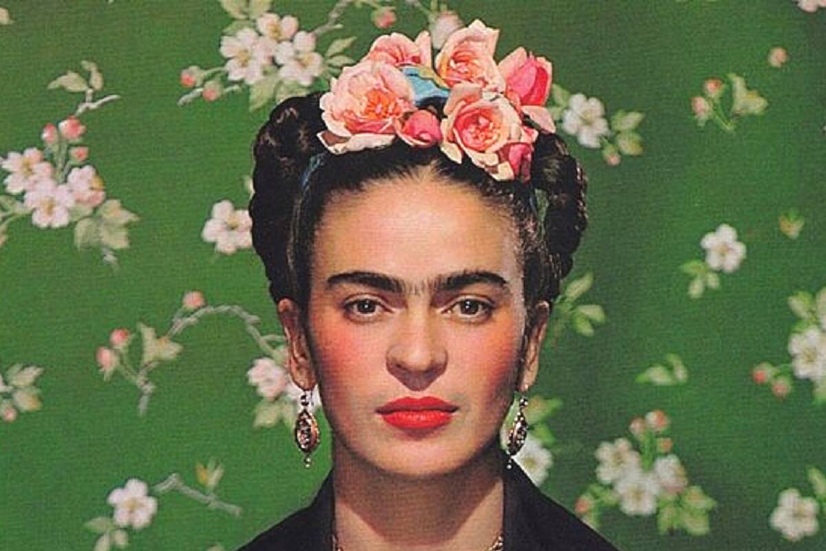 Gran mural sobre Frida Kahlo honra la vestimenta tradicional mexicana
