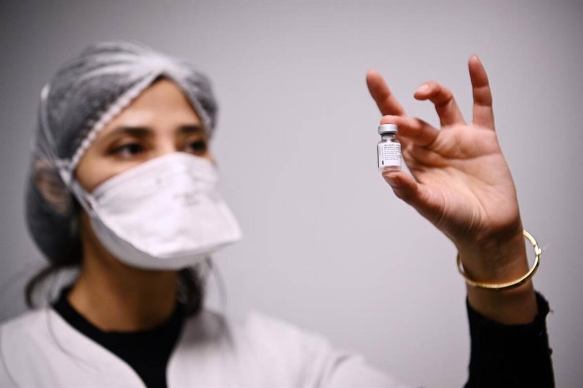 Pfizer dice que su vacuna parece eficaz contra nuevas variantes de Covid-19