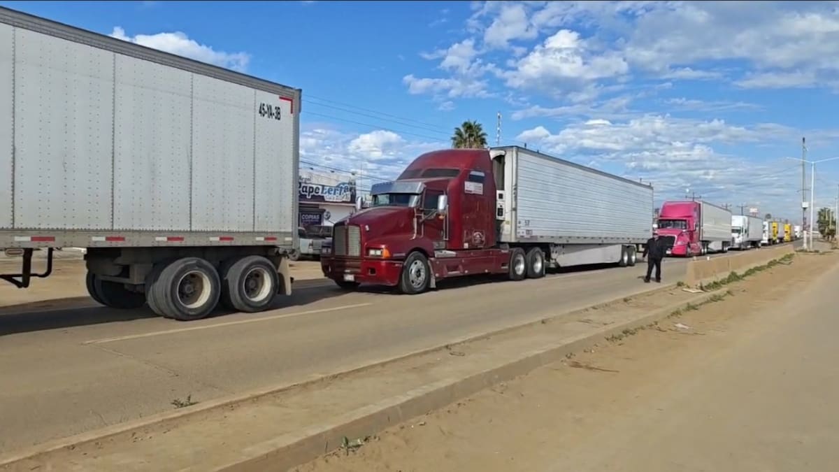 Manifestantes mantienen bloqueo en cinco puntos de San Quintín