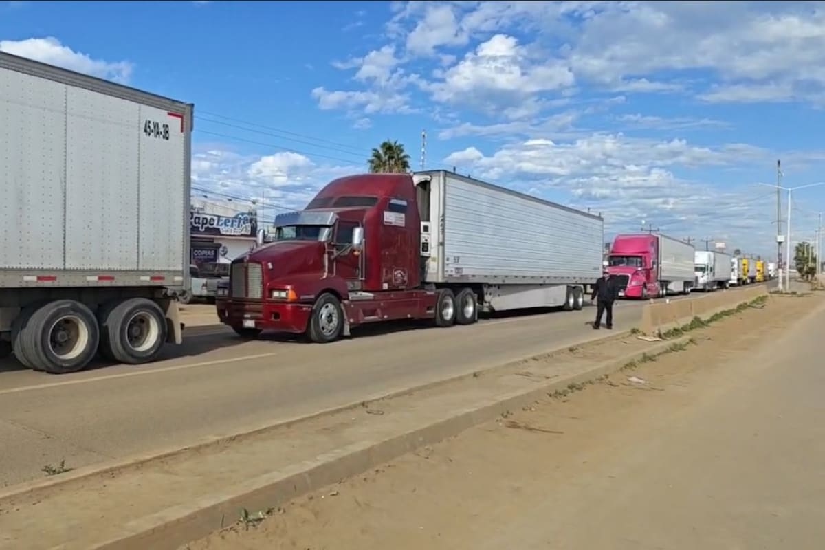 Manifestantes mantienen bloqueo en cinco puntos de San Quintín