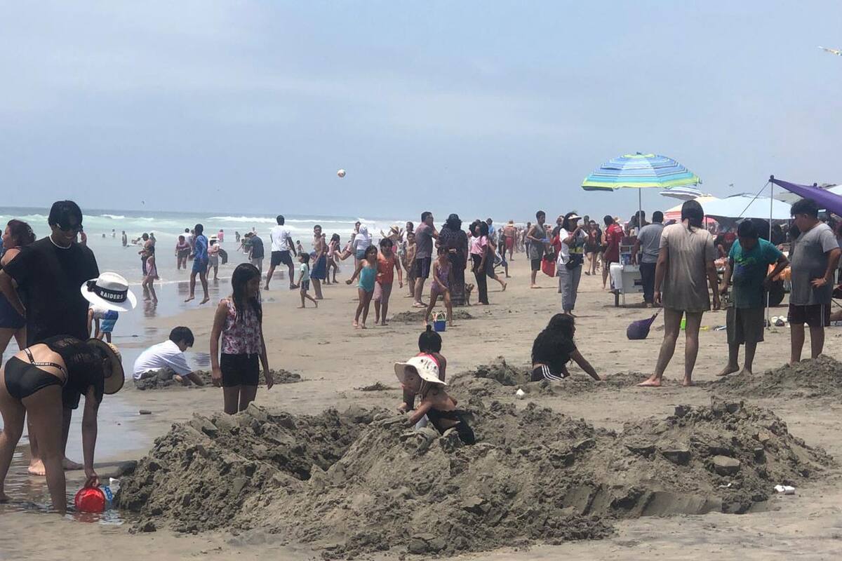 Habilitan cuatro torres de salvavidas en playas de Rosarito por Semana Santa