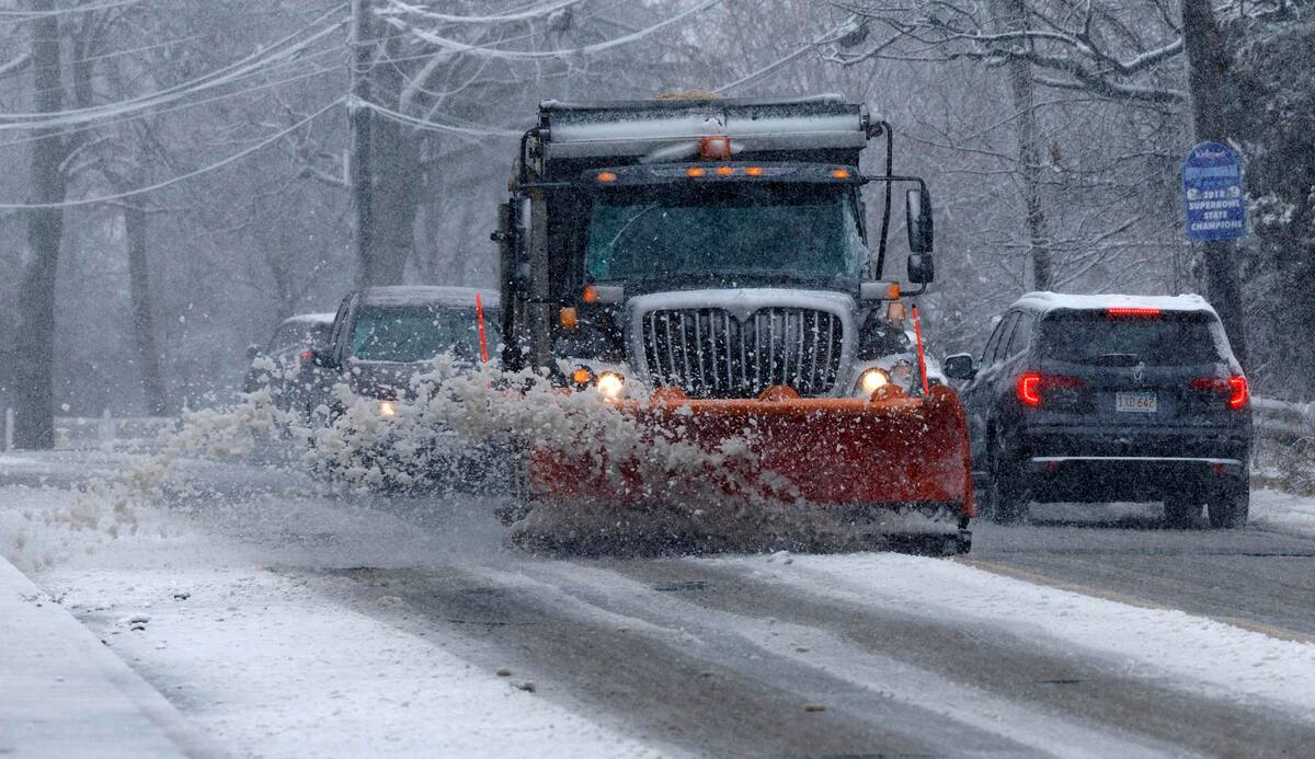 Posteriormente, se realizaron pruebas adicionales en muestras de nieve, encontrándose que su pH había descendido a 8, lo que redujo las preocupaciones sobre posibles riesgos para la salud pública. EFE/Cj Gunther