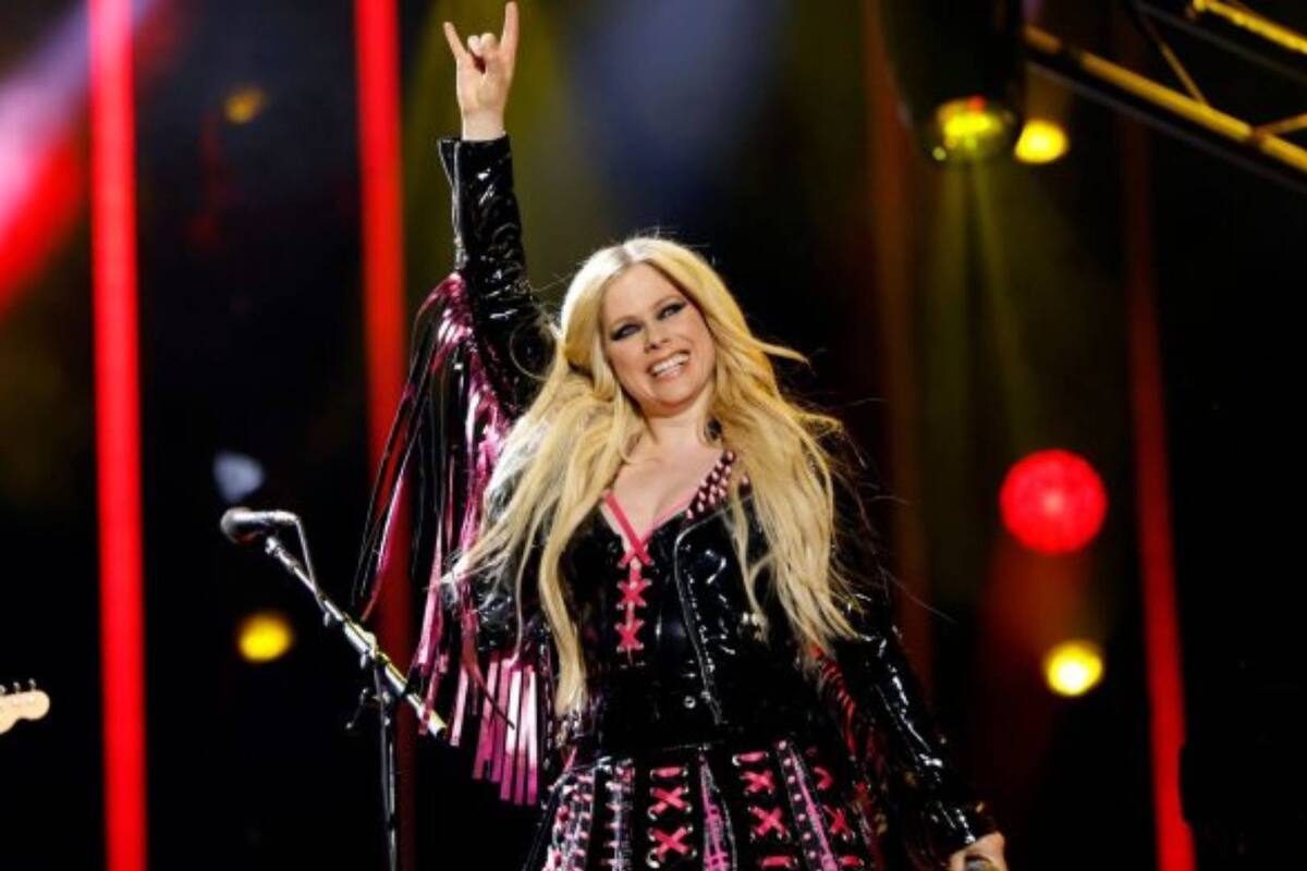 Avril Lavigne anuncia una gira de sus más grandes éxitos para este 2024
