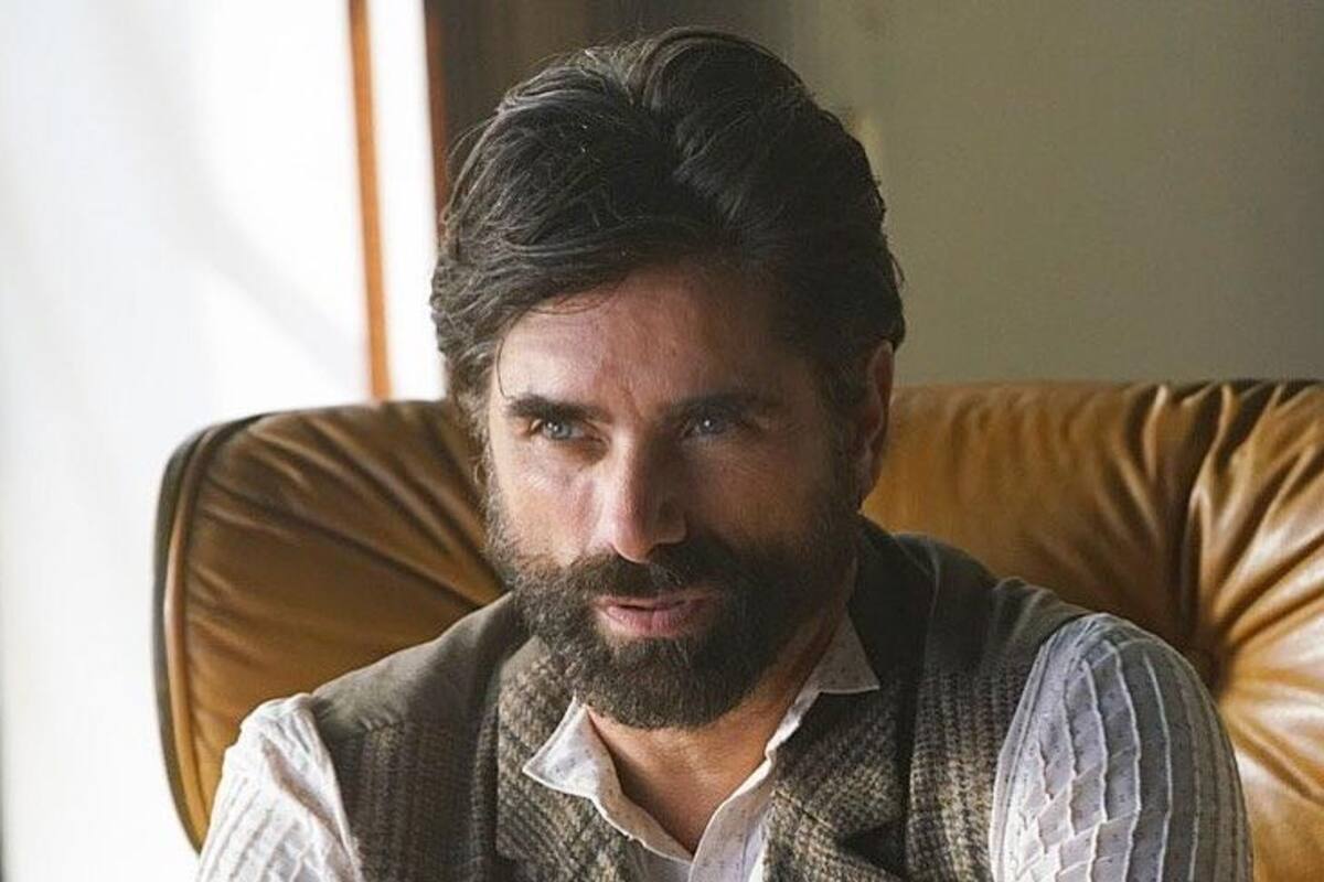 John Stamos revela que se llevó sofá de “Full House” a su casa; sus compañeros reaccionan