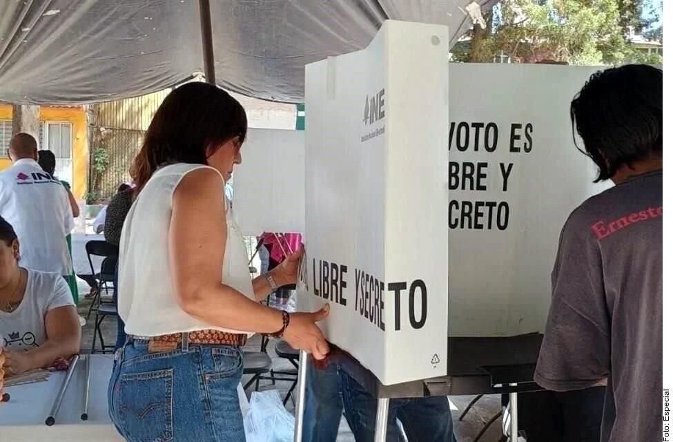 Fotografía ilustrativa de ciudadanos ejerciendo su derecho al voto / GH
