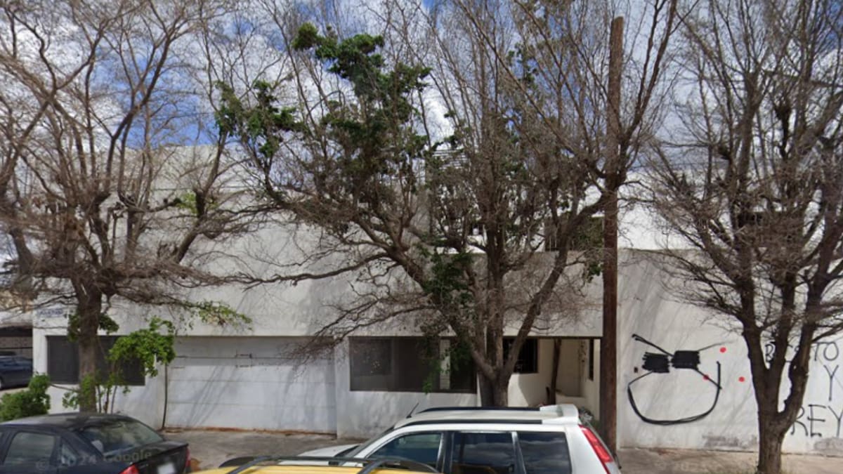 Casa del 'Chapo' Guzmán está abandonada y deteriorada; acumula deuda mayor a 27 mil pesos en servicios