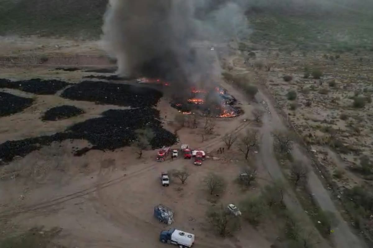 Incendio de llantas moviliza a Bomberos de Hermosillo en el Relleno Sanitario