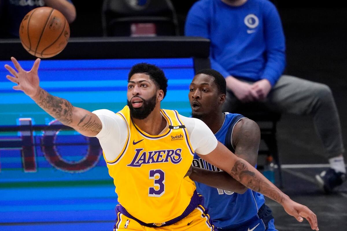 Lakers pierden contra Mavericks en el regreso de Anthony Davis