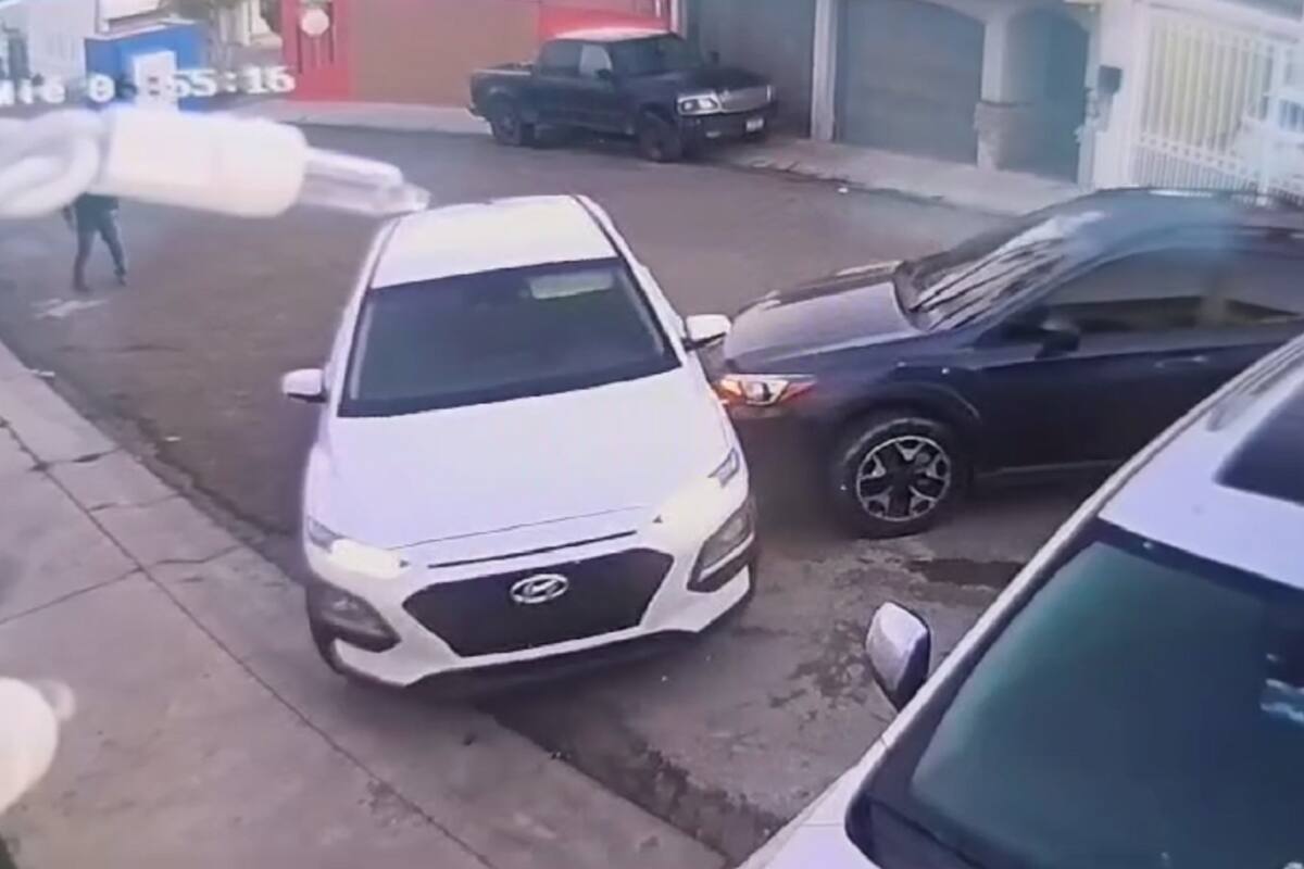 Atacan a policía municipal afuera de su casa