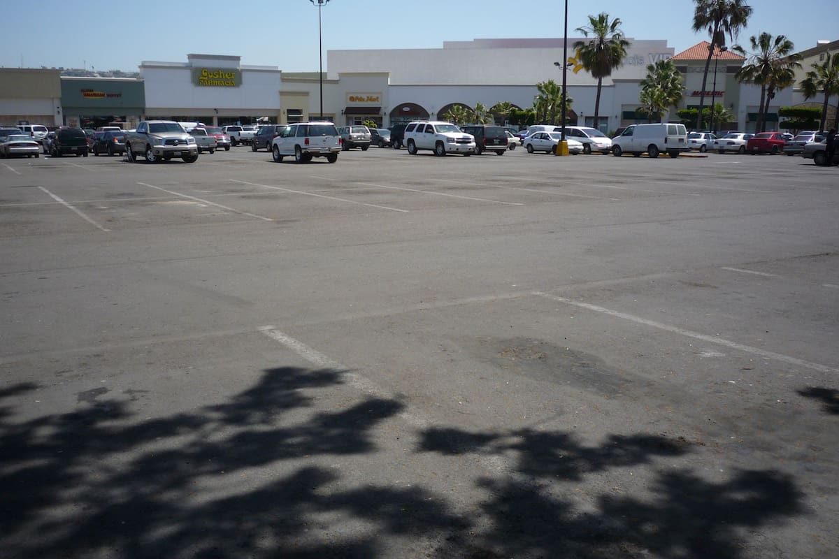 Impulsarán sea gratis primera hora en estacionamientos de plazas comerciales