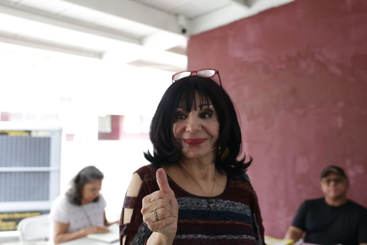 Acude alcaldesa de Mexicali a votar