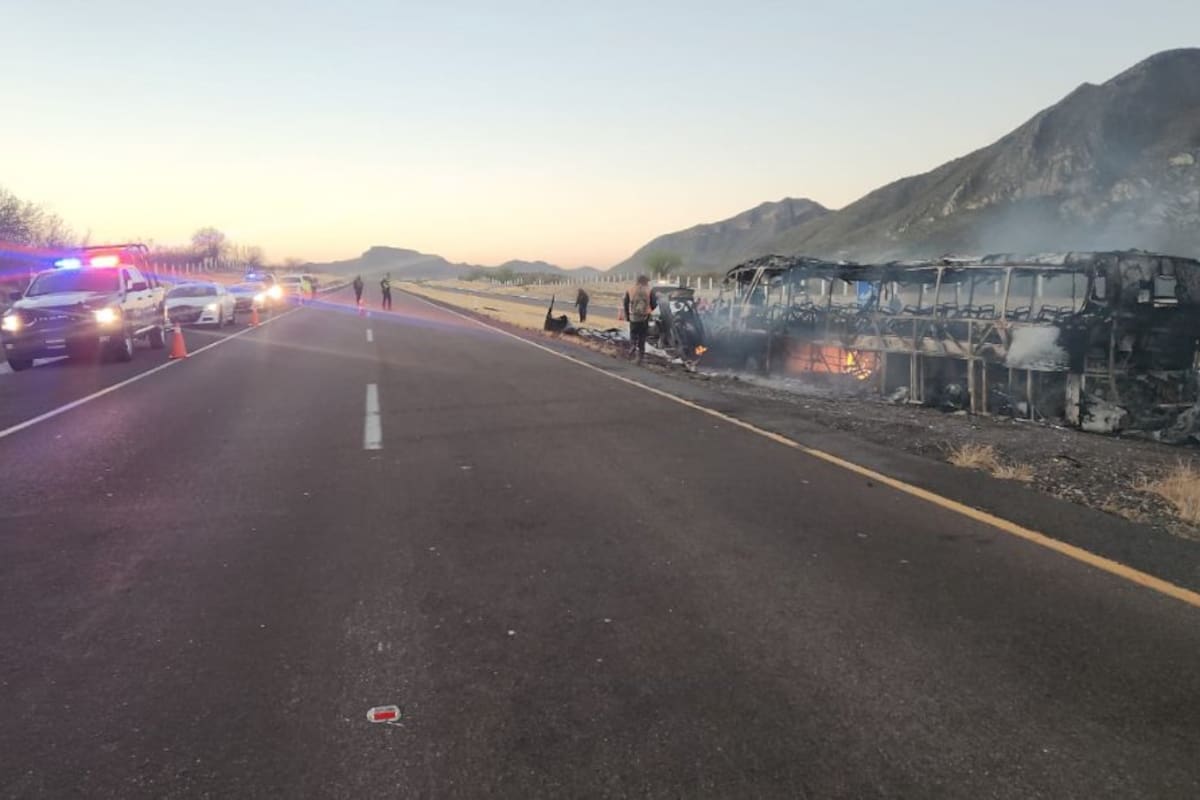 Al menos diez personas calcinadas tras choque en autopista de Durango