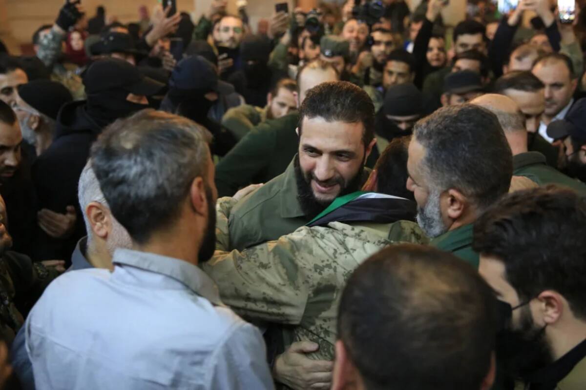 El discurso de victoria del líder rebelde sirio: un mensaje directo a Irán, Trump e Israel