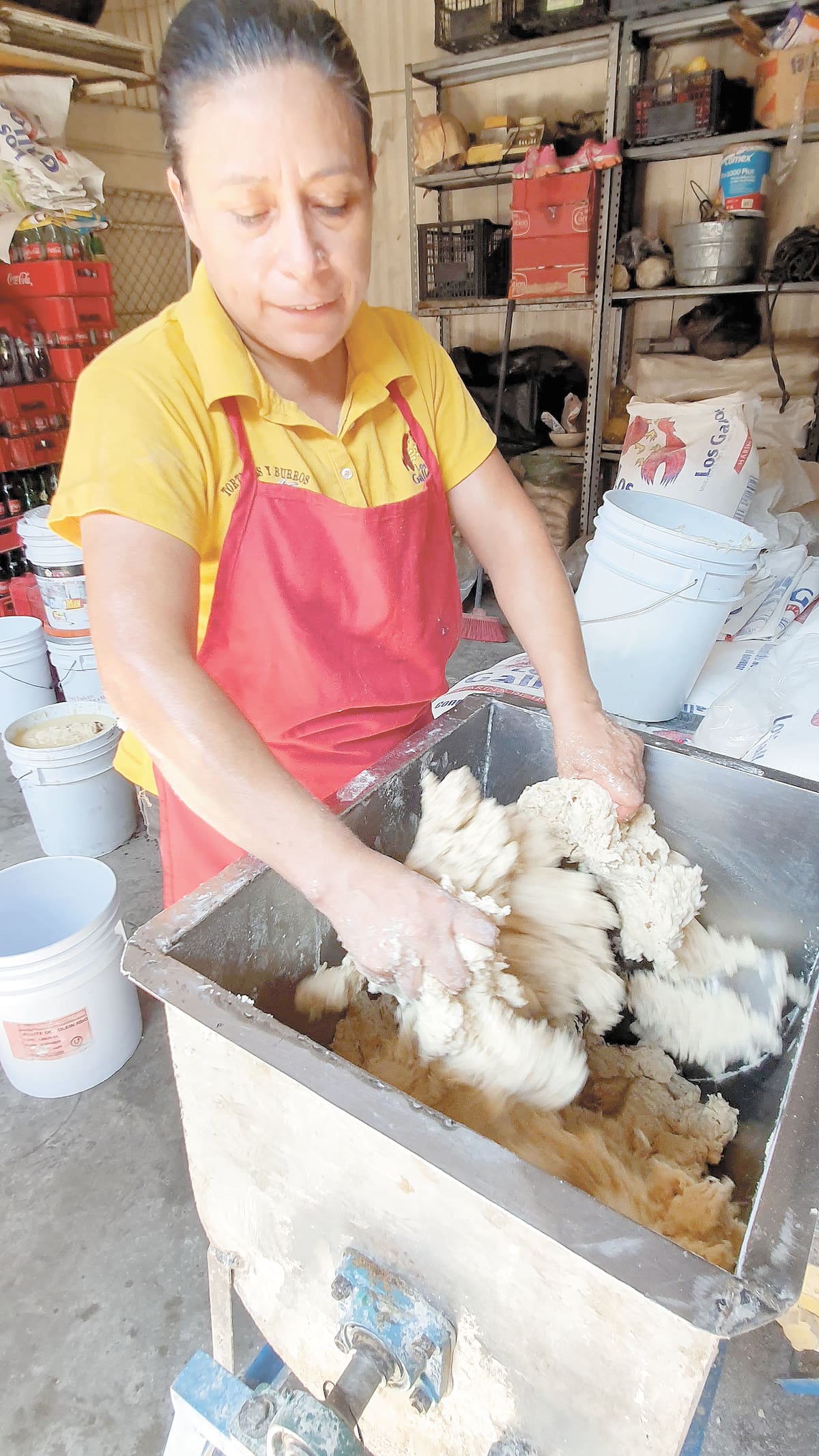 En la amasada es donde considera que está el secreto para las tortillas gorditas de harina, las cuales utiliza para las quesadillas.