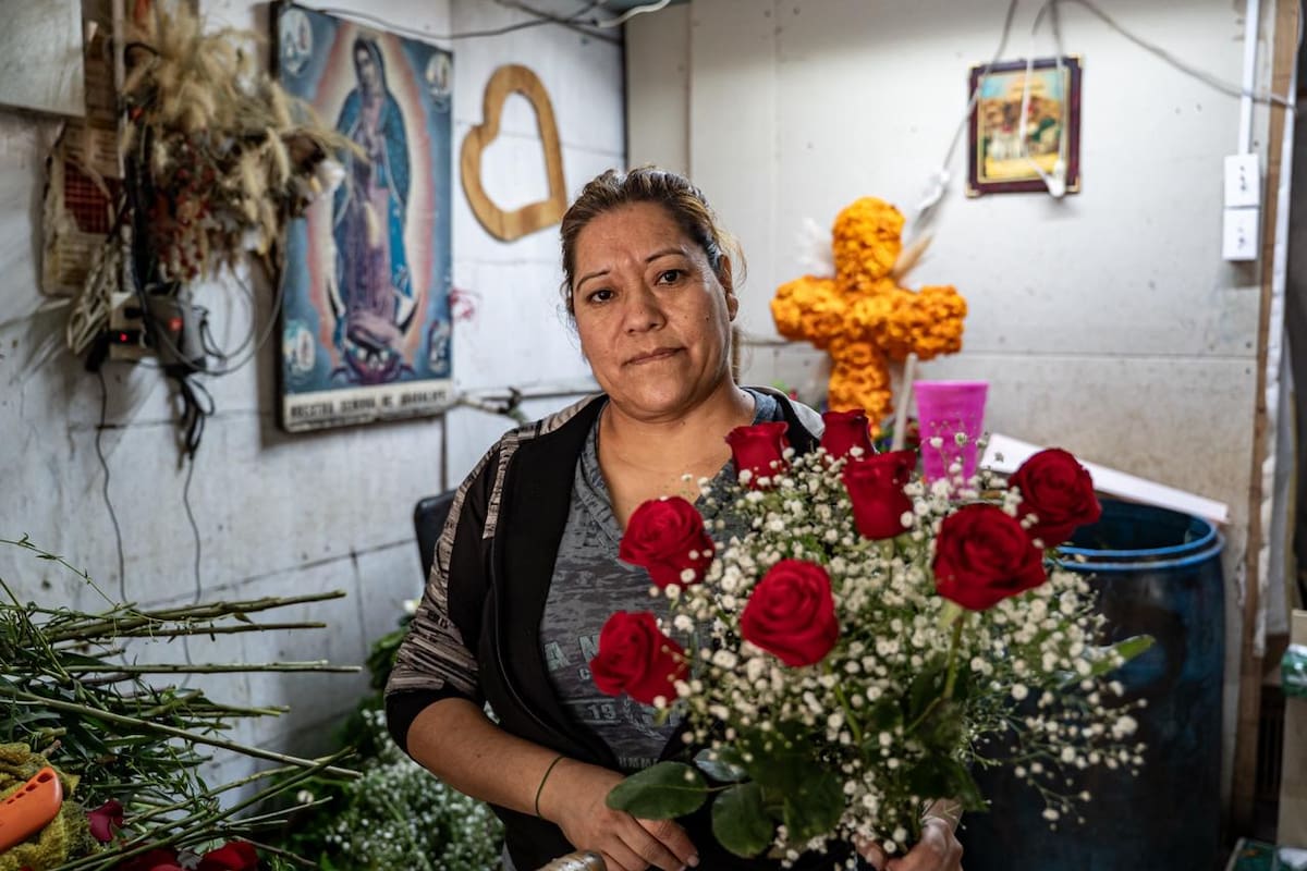 Floristas de la calle Quinta reportan pérdidas tras temporada del Día de Muertos