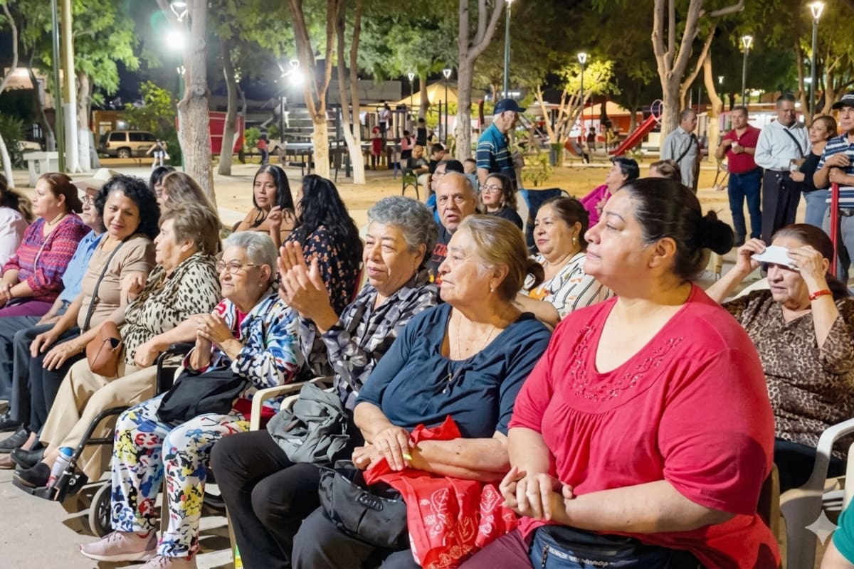 Noches de karaoke unen a vecinos de Ciudad Obregón