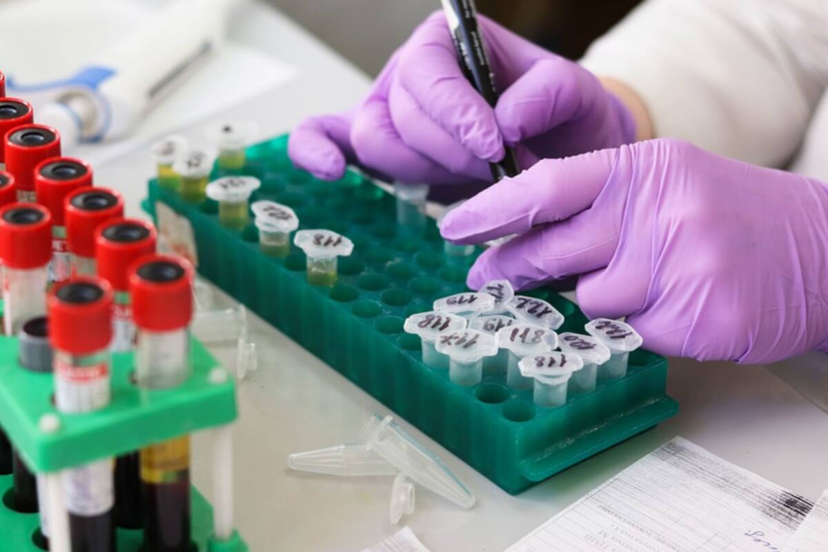 Publican convocatoria para contratar a médicos y enfermeras que apoyen ante Covid-19