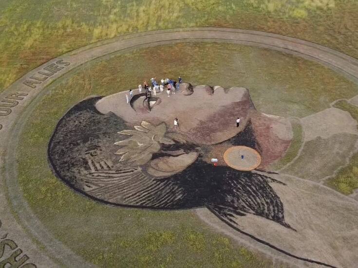 Artista estadounidense rinde homenaje a la mujer indígena mexicana con obra monumental