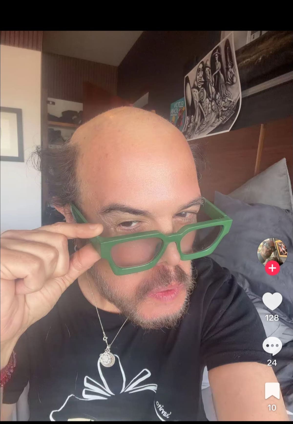 Otra imagen de cómo se vería presuntamente Aleks Syntek sin su peluquín.