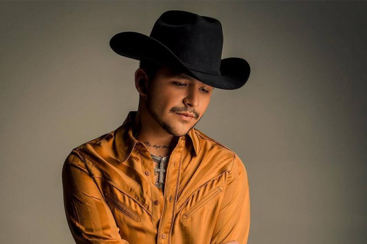 Christian Nodal es nominado a su primer premio Grammy; competirá contra Vicente Fernández