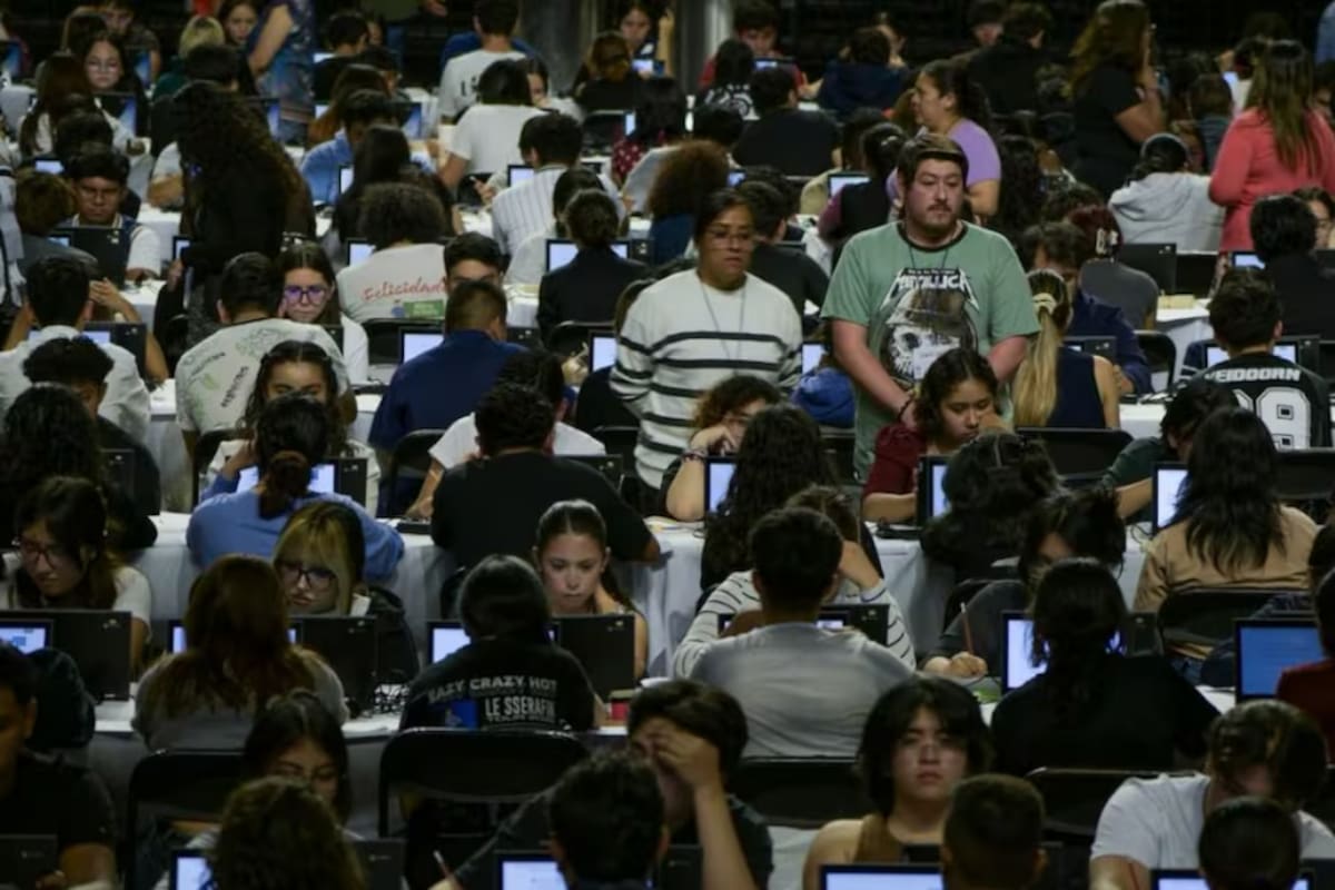 En al menos dos licenciaturas de la UNAM, decenas de lugares disponibles quedaron sin ocupar pese a que había aspirantes suficientes para llenarlos, una situación que un investigador educativo calificó de inexplicada por parte de la universidad