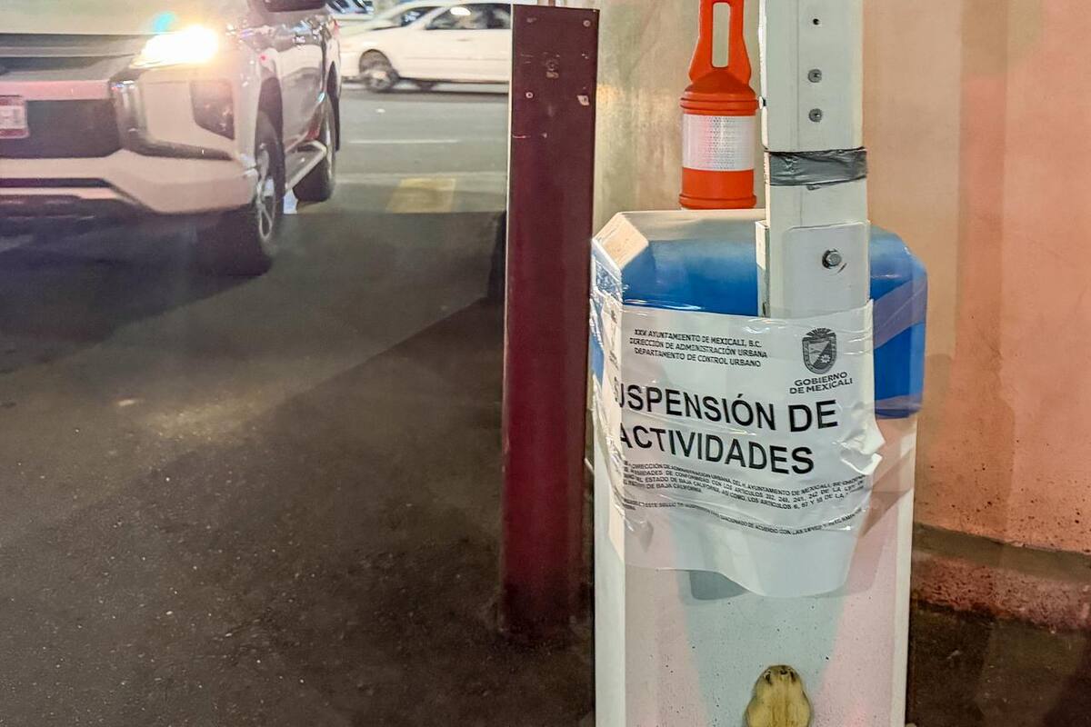 Levantan plumas de estacionamiento de cobro de la Plaza Sol