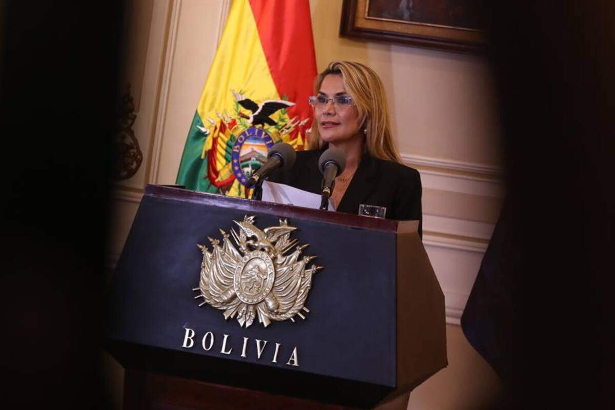 Gobierno interino de Bolivia anuncia mesa de diálogo con partido de Evo Morales