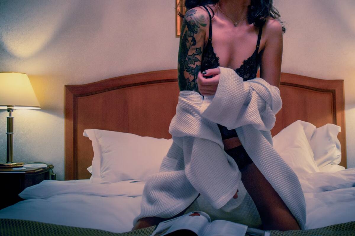 Joven ninfómana de 25 años dice que no puede evitar masturbarse en el trabajo y acostarse con las parejas de sus amigas