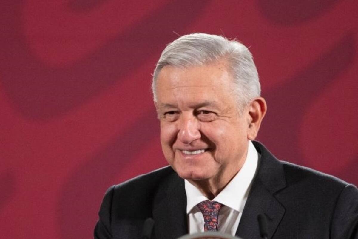 Pago de Walmart al erario servirá para becar a 30 mil médicos en el extranjero: AMLO