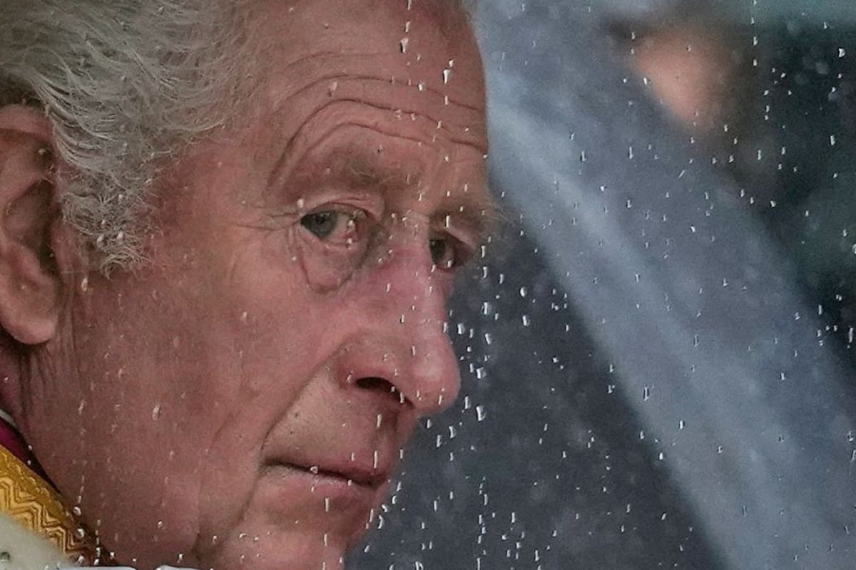 Acorralado en público: El reclamo que el Rey Carlos III no pudo evitar sobre el Príncipe Andrés y Epstein