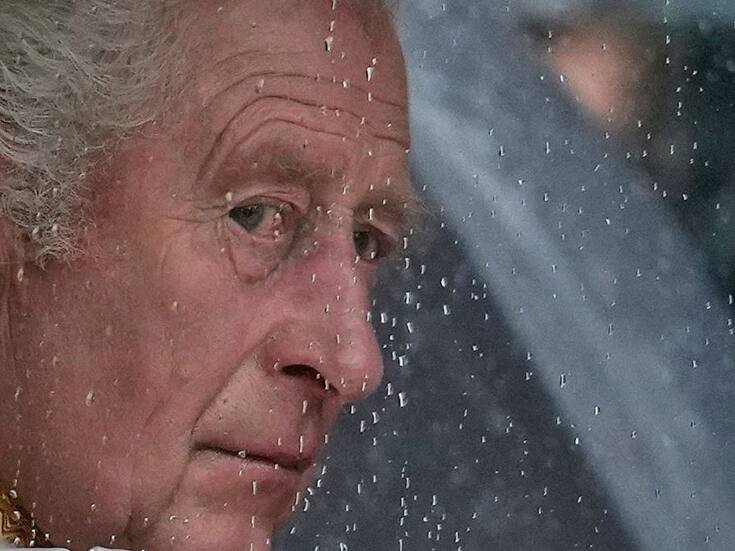 Acorralado en público: El reclamo que el Rey Carlos III no pudo evitar sobre el Príncipe Andrés y Epstein