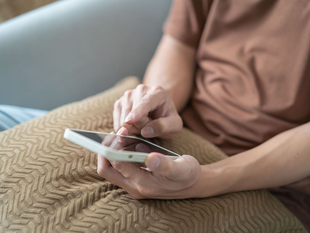 Cibercriminales intentan comprar la lealtad de un reportero de la BBC. | Crédito: Canva