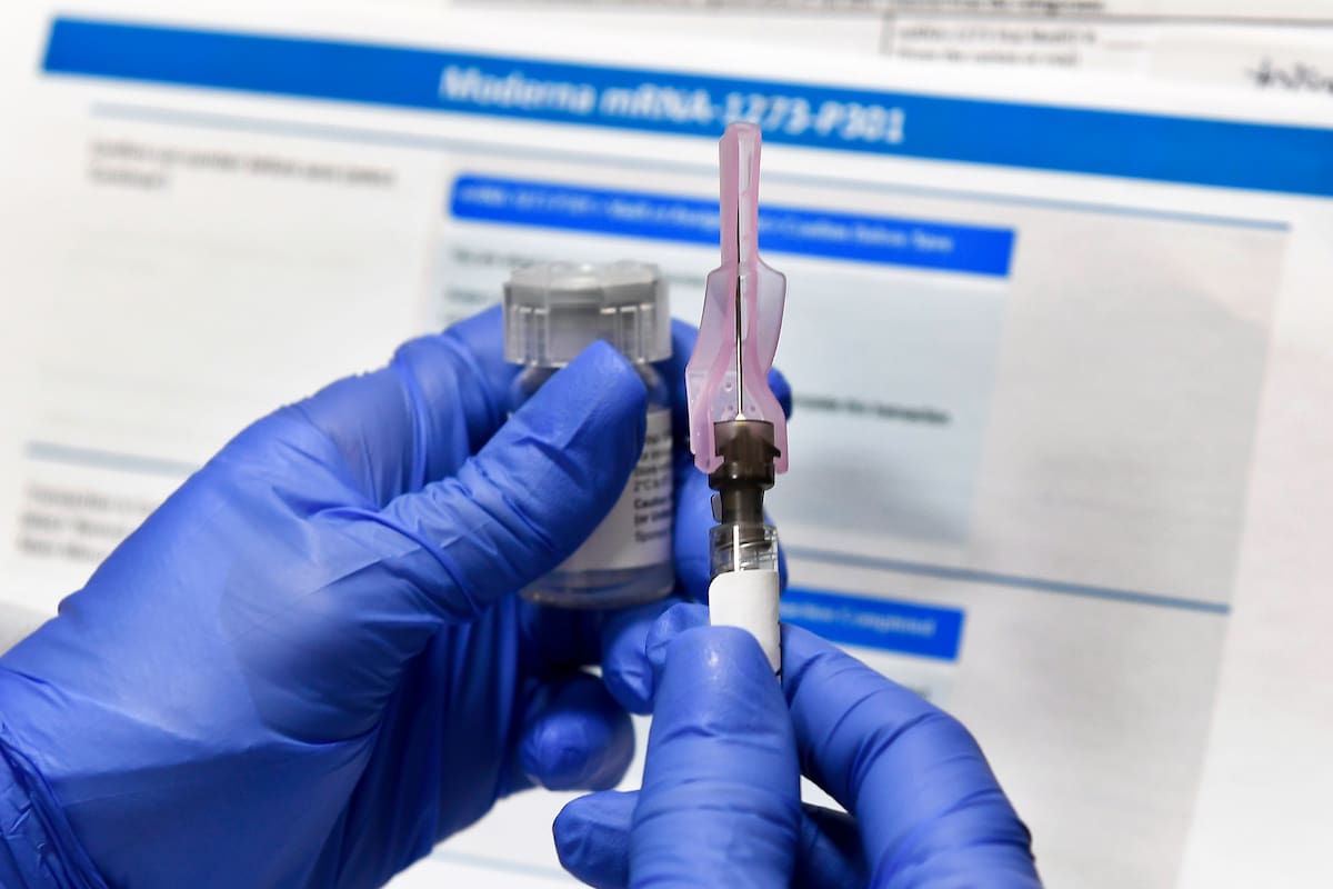 De acuerdo con el testimonio de familiares, el menor fue llevado a consulta médica y recibió una inyección de un mililitro de dexametasona. (AP Foto/Hans Pennink)