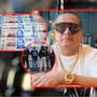 La FGR investiga a Justo Aurelio Rivera Parrazales, presunto operador financiero de ‘La Barredora’, por supuesta falsificación de billetes en Hidalgo y Yucatán; un cateo reveló la presencia de hombres armados