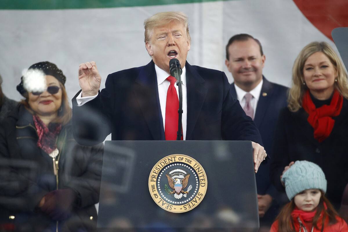 Estaría inundado EU del virus sin el muro: Trump