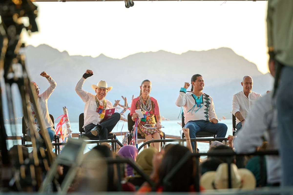 Durante la visita presidencial a Punta Chueca se inauguró el Acueducto Seri, obra destinada al abastecimiento de agua en comunidades indígenas. FOTO: ESPECIAL