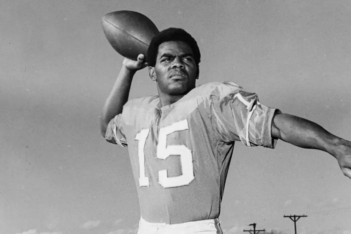 Muere Marlin Briscoe, primer negro en ser quarterback titular en la NFL
